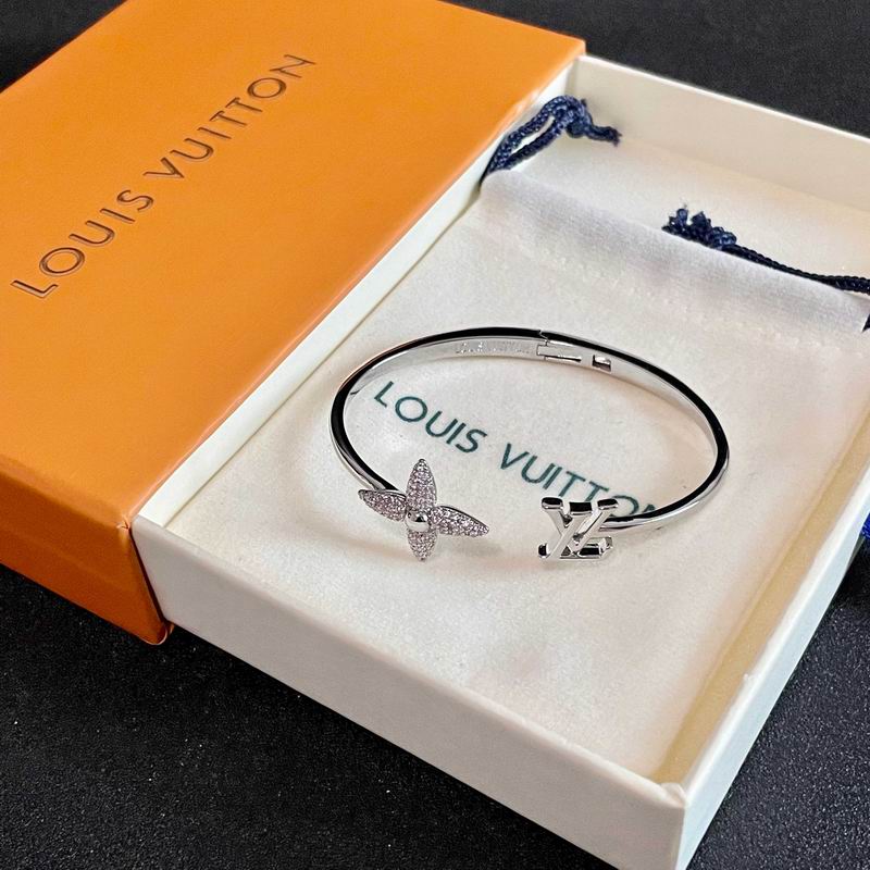 LV Bracelet  04yxs99 (3)
