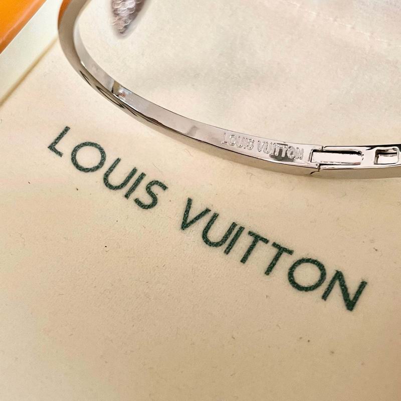 LV Bracelet  04yxs99 (4)