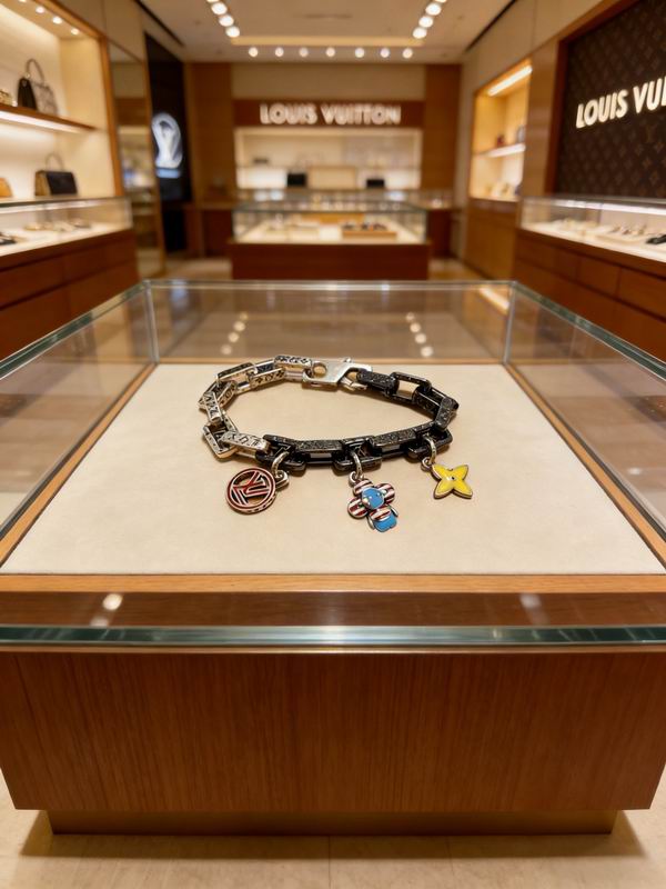 LV Bracelet  05yxs01 (1)