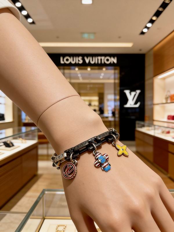 LV Bracelet  05yxs01 (2)