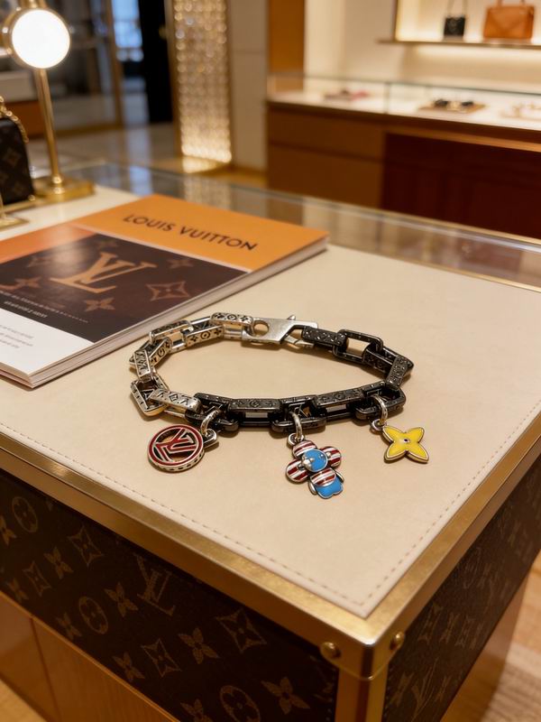 LV Bracelet  05yxs01 (5)