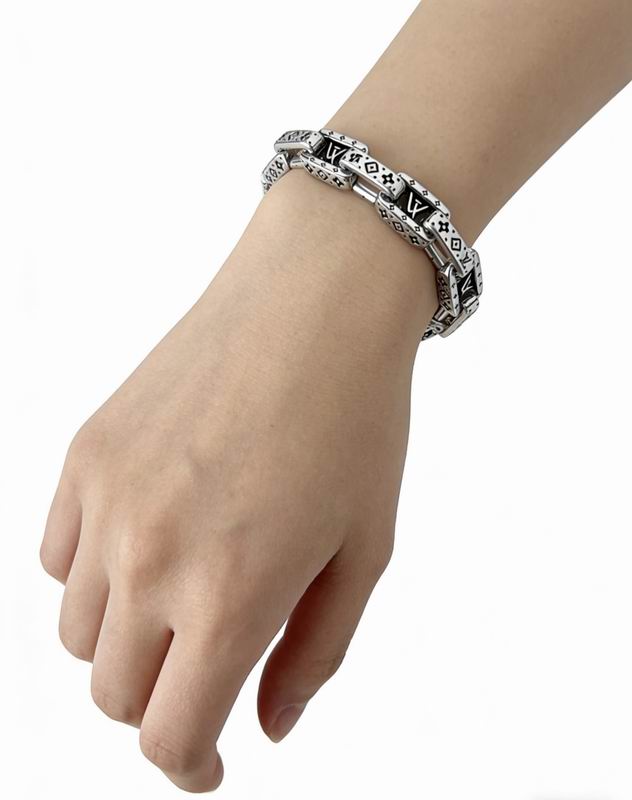 LV Bracelet  05yxs101 (5)