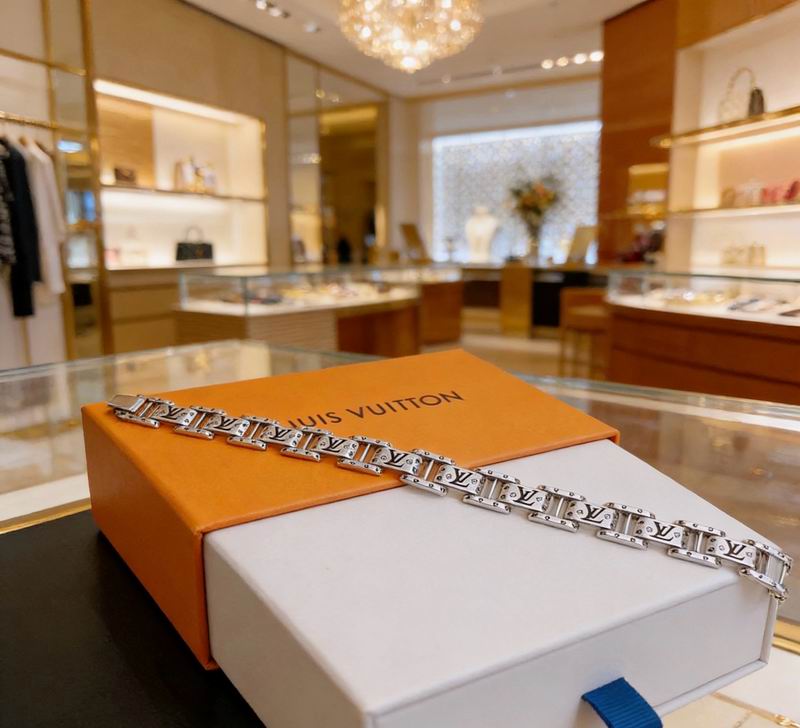 LV Bracelet  05yxs107 (2)
