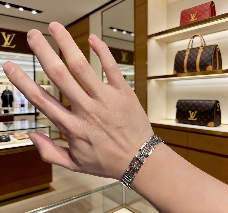 LV Bracelet  05yxs107 (8)