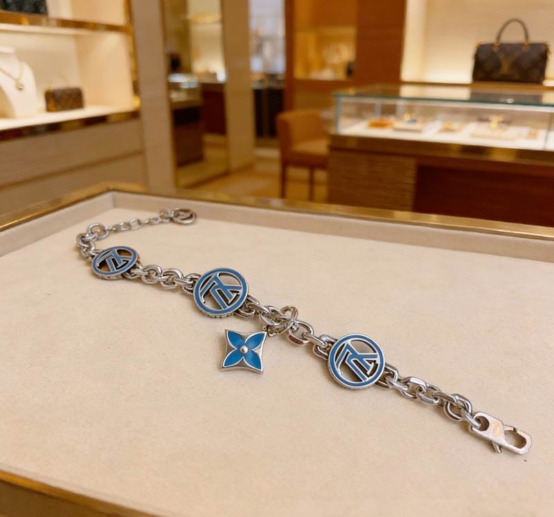 LV Bracelet  05yxs109 (1)