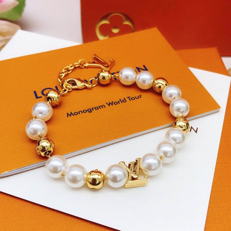 LV Bracelet  05yxs11 (2)