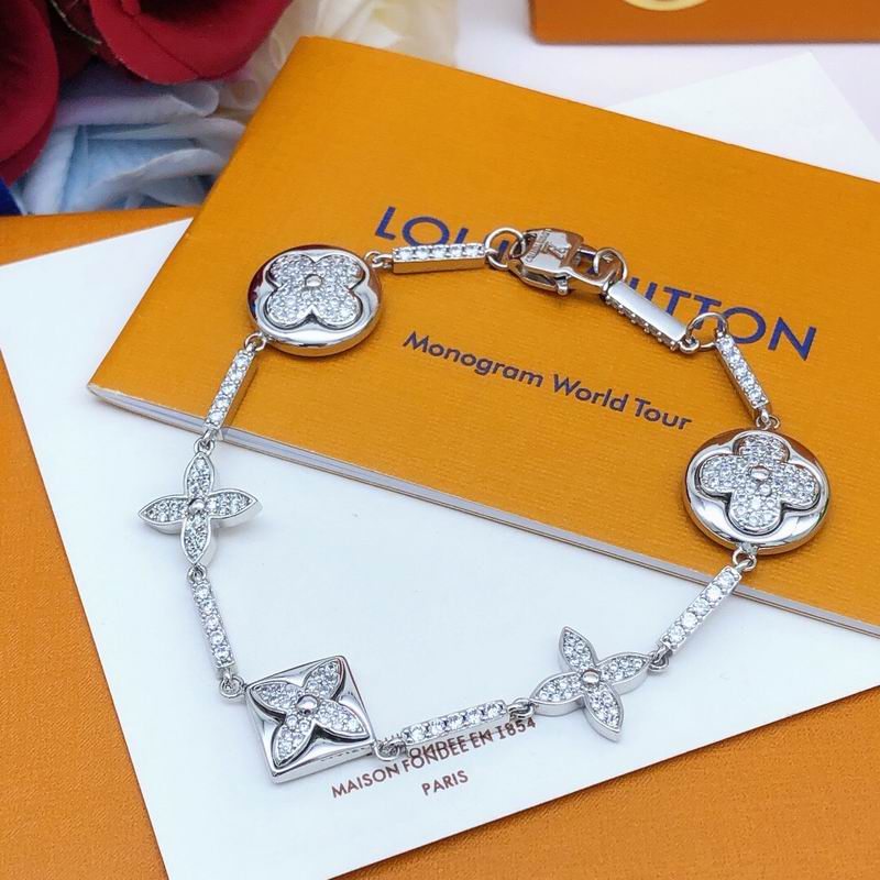 LV Bracelet  05yxs12 (2)