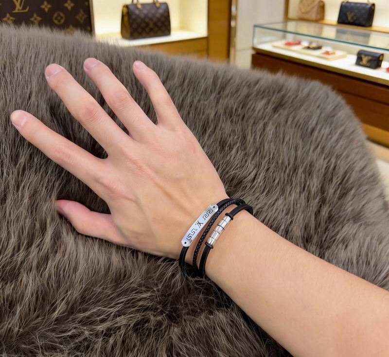 LV Bracelet  05yxs127 (5)