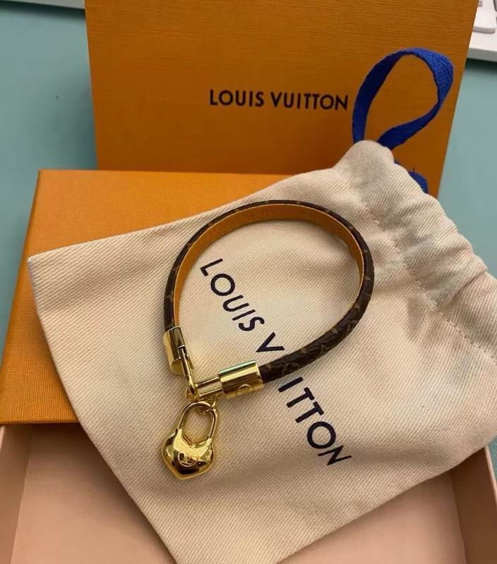 LV Bracelet  05yxs135 (3)