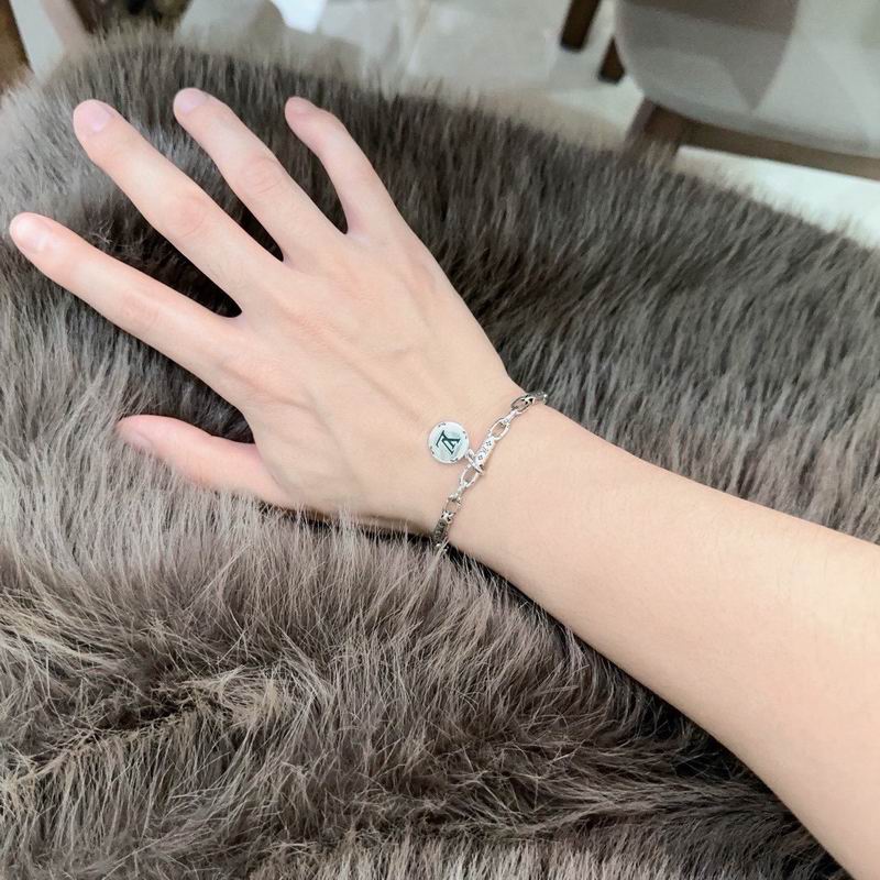 LV Bracelet  05yxs138 (3)