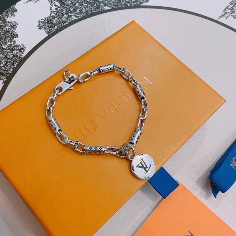 LV Bracelet  05yxs138 (9)