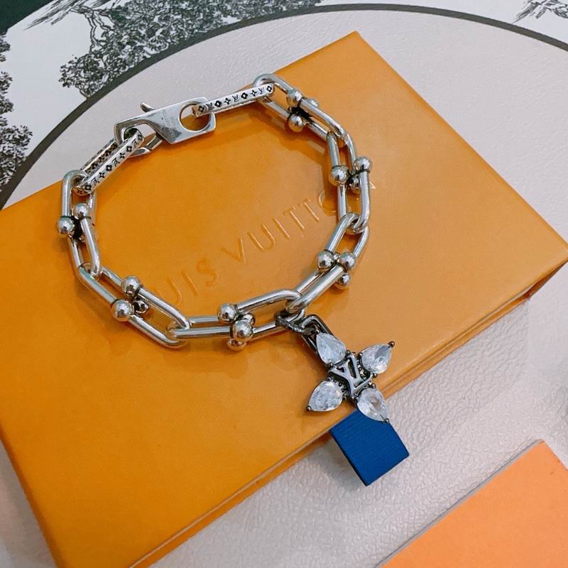 LV Bracelet  05yxs139 (3)