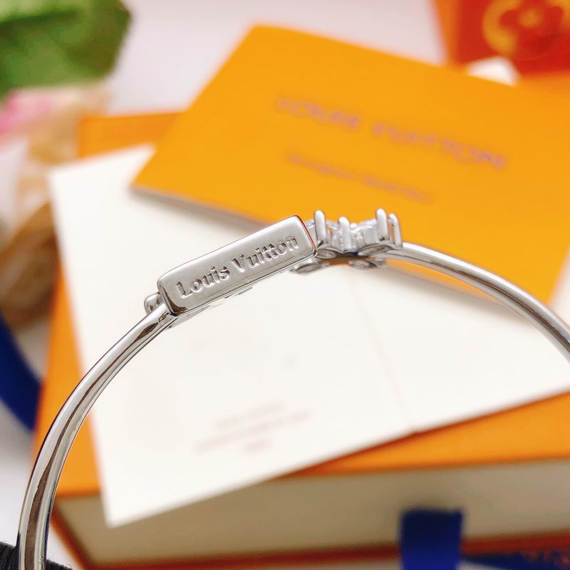 LV Bracelet  05yxs140 (3)