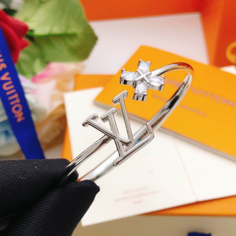 LV Bracelet  05yxs140 (5)
