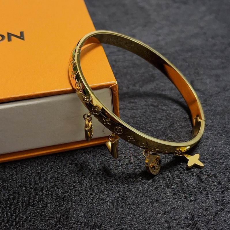 LV Bracelet  05yxs143 (2)