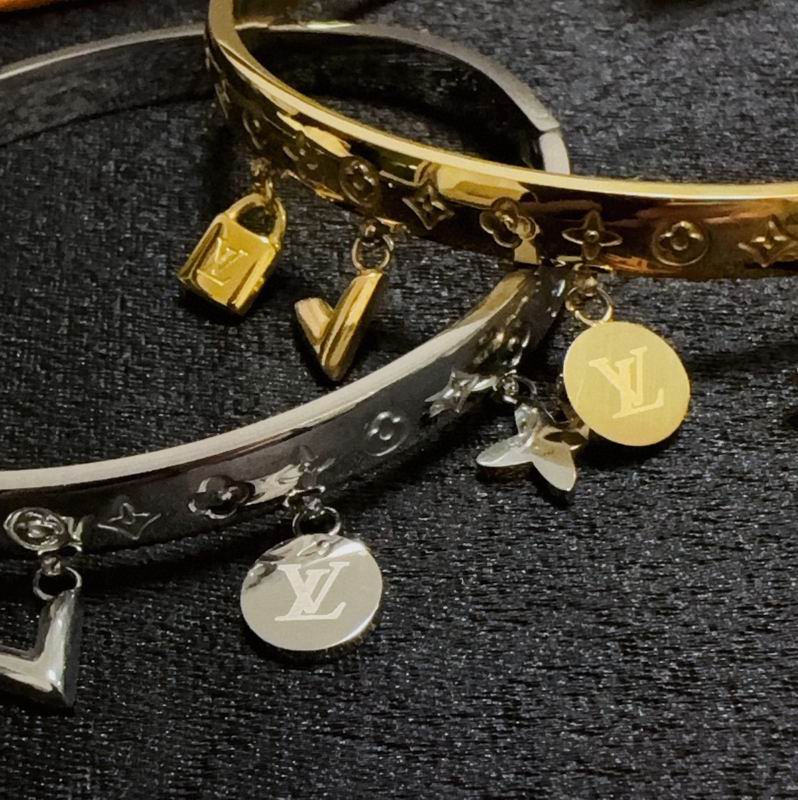 LV Bracelet  05yxs143 (3)