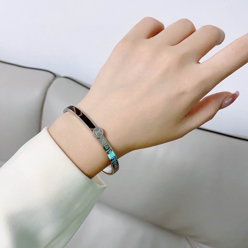 LV Bracelet  05yxs144 (3)