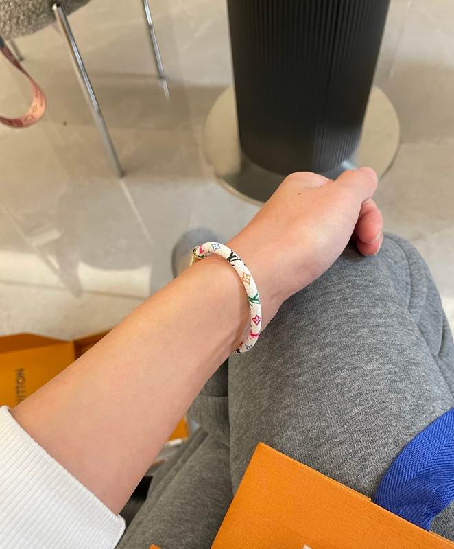 LV Bracelet  05yxs151 (2)