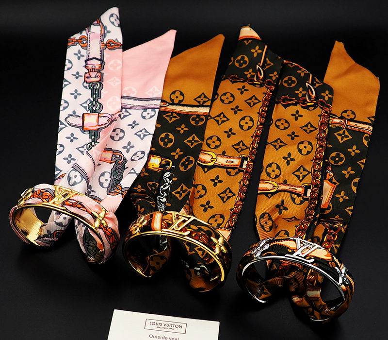 LV Bracelet  05yxs153 (7)