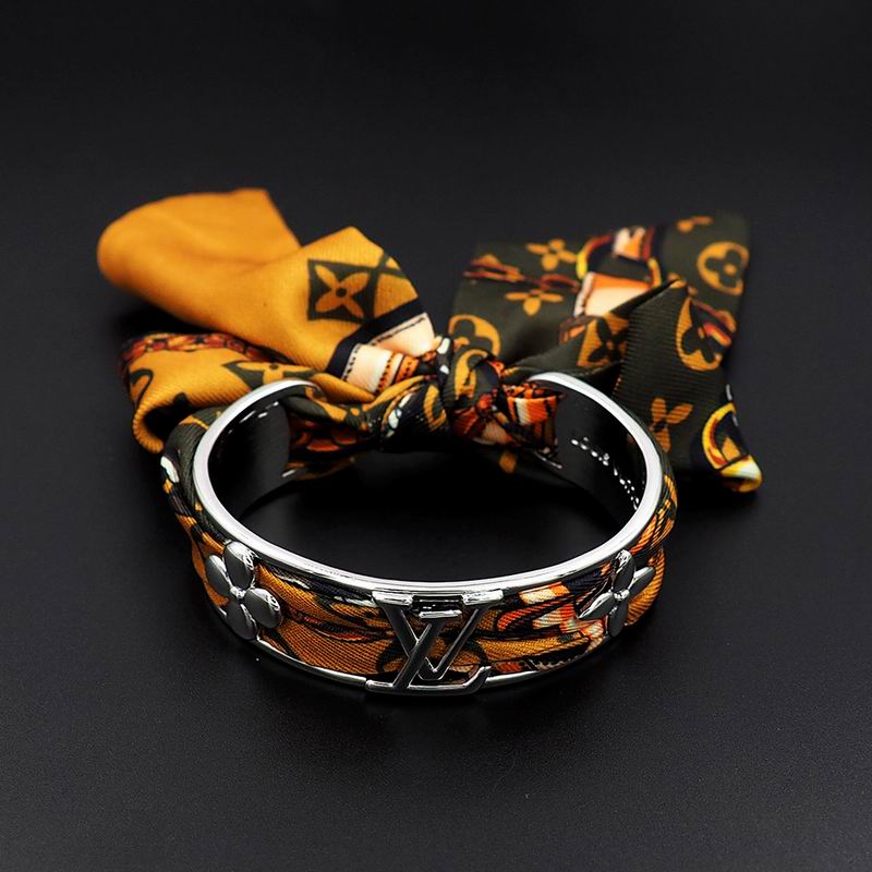 LV Bracelet  05yxs153 (9)