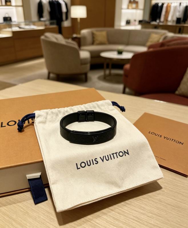 LV Bracelet  05yxs21 (45)