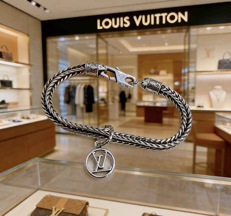 LV Bracelet  05yxs25 (2)