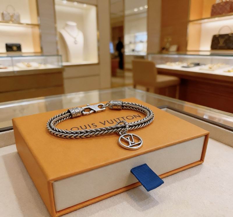 LV Bracelet  05yxs25 (3)
