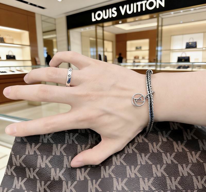 LV Bracelet  05yxs25 (9)