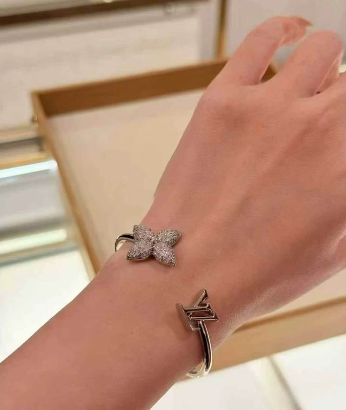 LV Bracelet  05yxs26 (3)