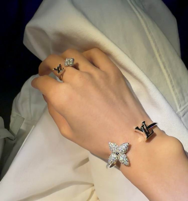 LV Bracelet  05yxs26 (4)