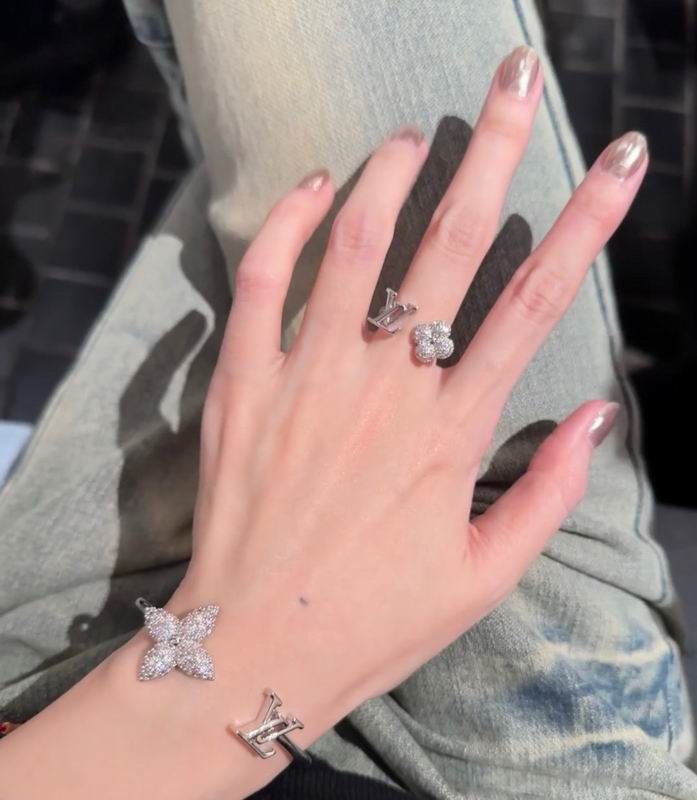LV Bracelet  05yxs26 (7)