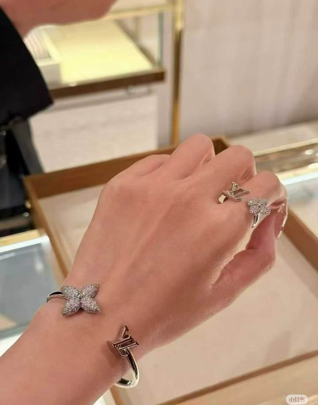 LV Bracelet  05yxs26 (8)