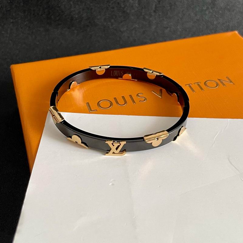 LV Bracelet  05yxs27 (2)