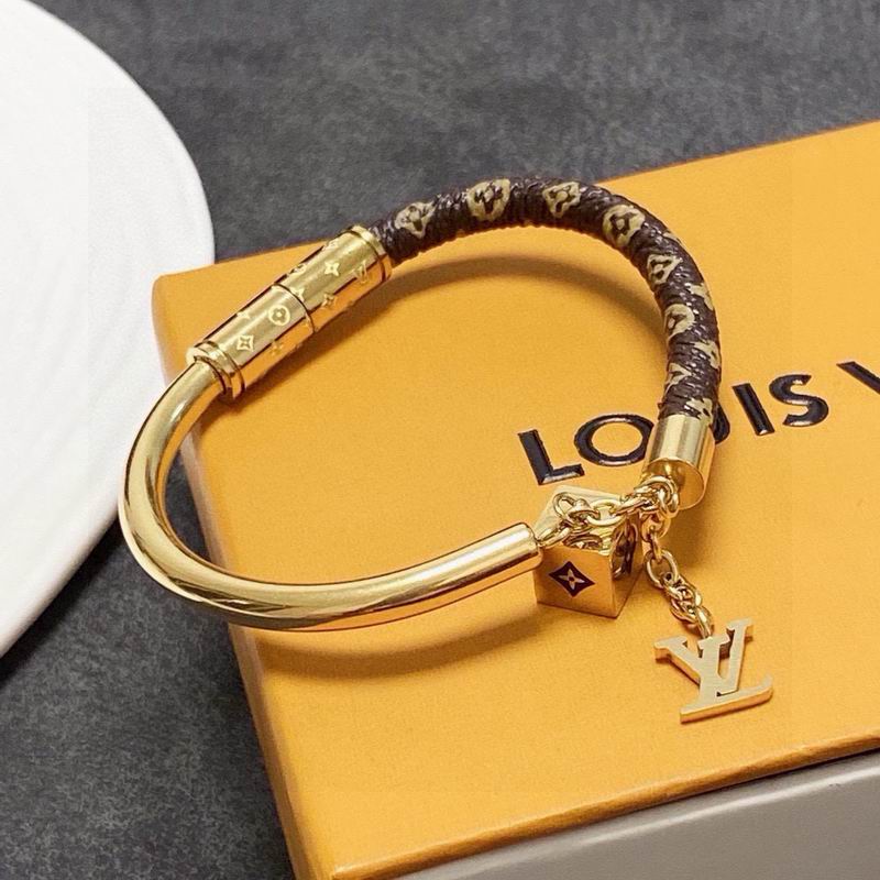 LV Bracelet  05yxs28 (1)