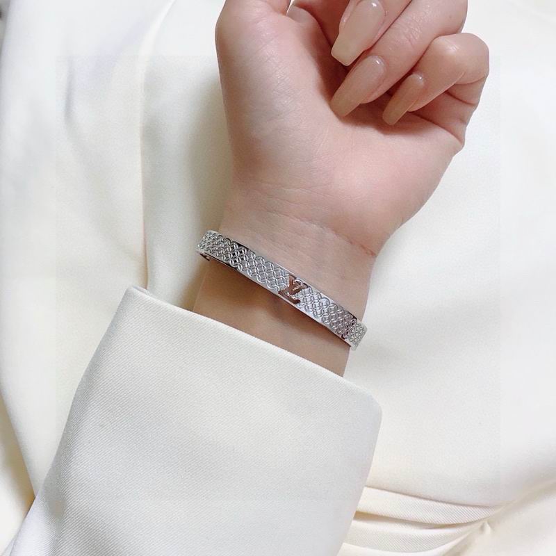 LV Bracelet  05yxs29 (3)