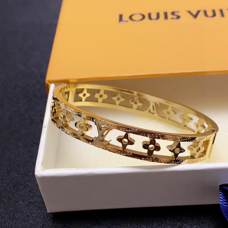 LV Bracelet  05yxs30 (2)