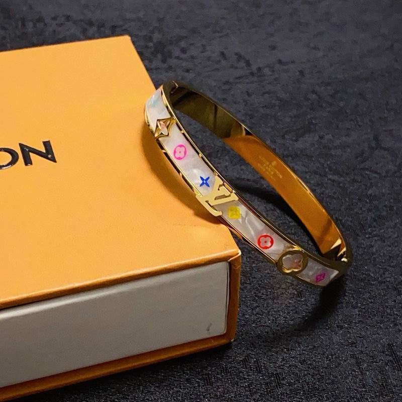 LV Bracelet  05yxs32 (2)
