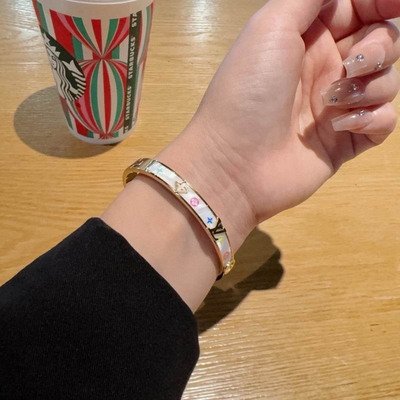 LV Bracelet  05yxs32 (8)