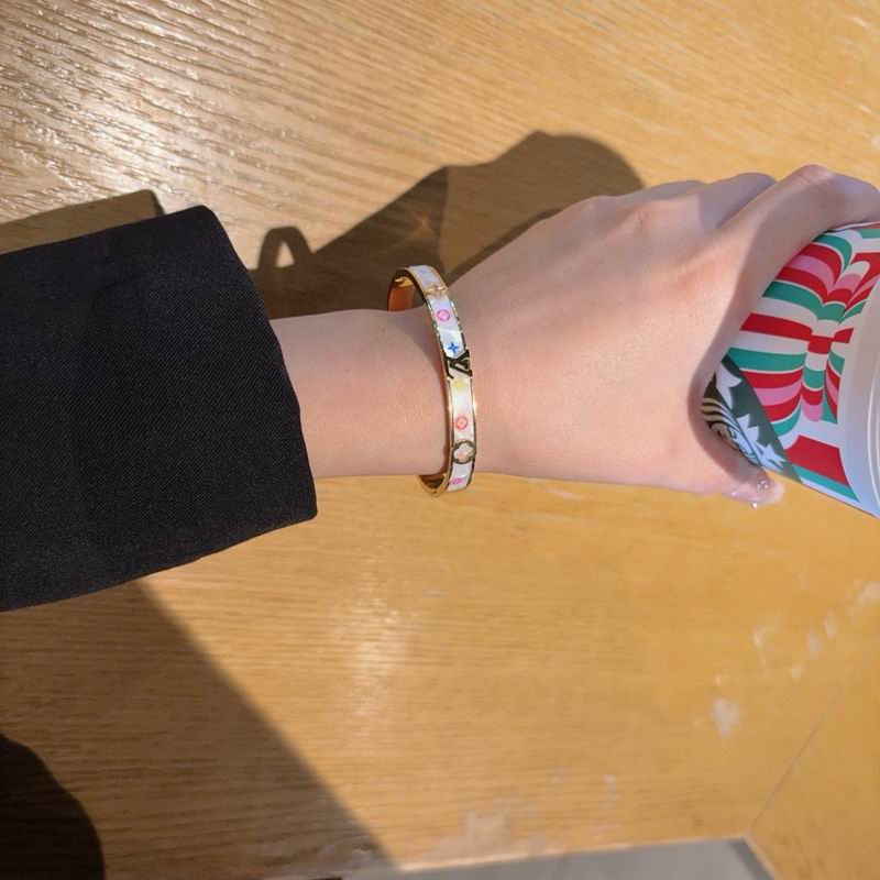 LV Bracelet  05yxs32 (9)