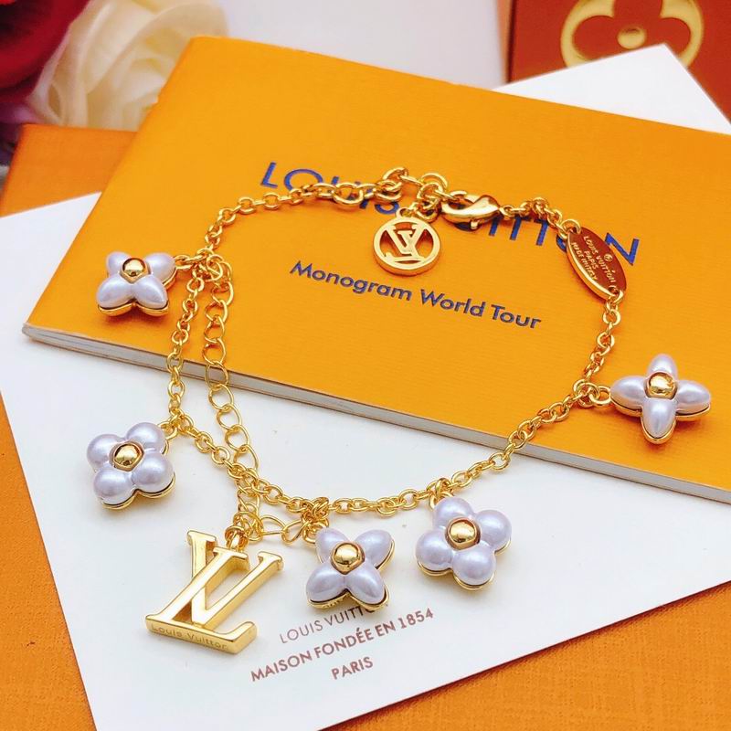 LV Bracelet  05yxs34 (2)