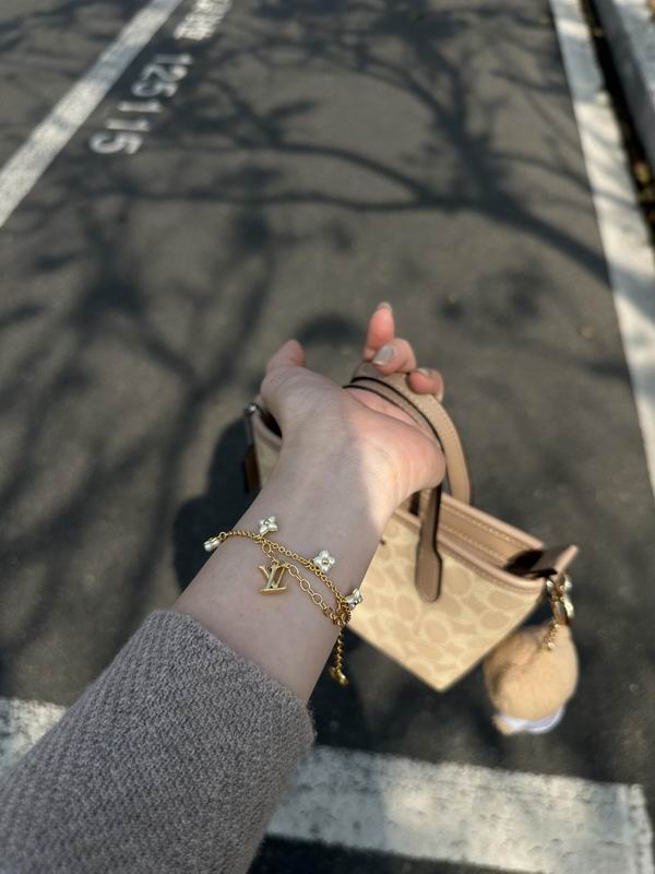 LV Bracelet  05yxs34 (5)