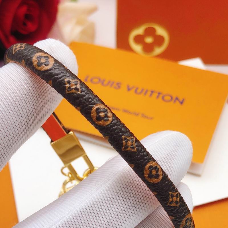 LV Bracelet  05yxs40 (3)