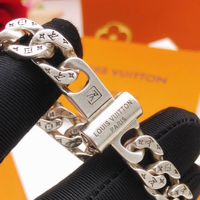 LV Bracelet  05yxs41 (2)