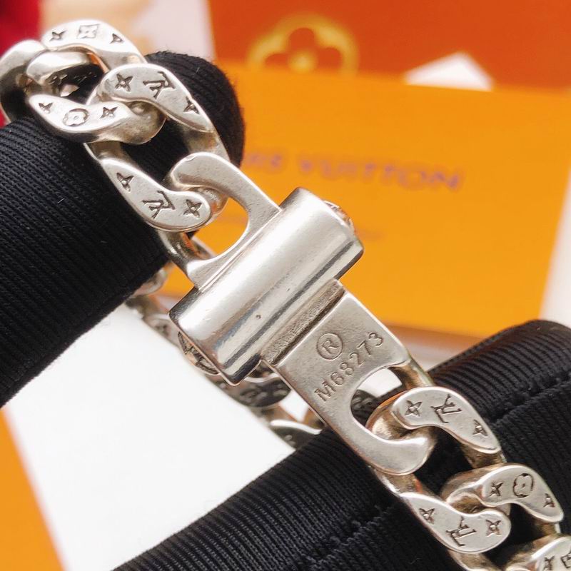 LV Bracelet  05yxs41 (3)