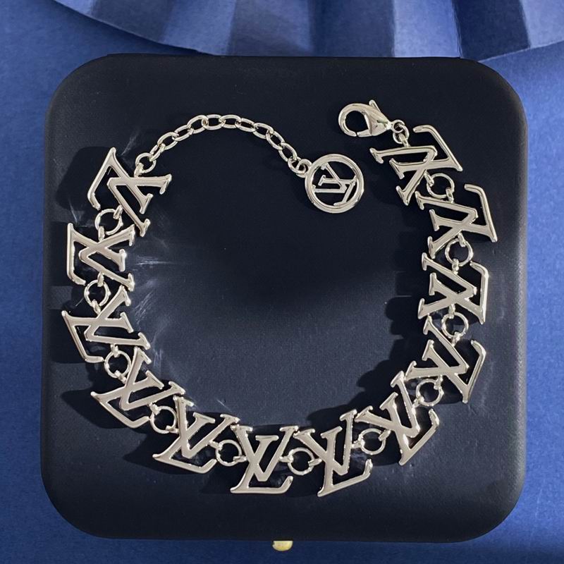 LV Bracelet  05yxs43 (5)