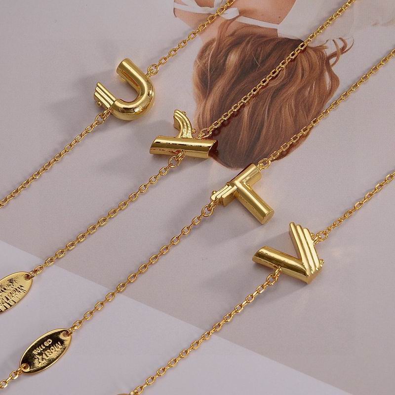 LV Bracelet  05yxs44 (2)