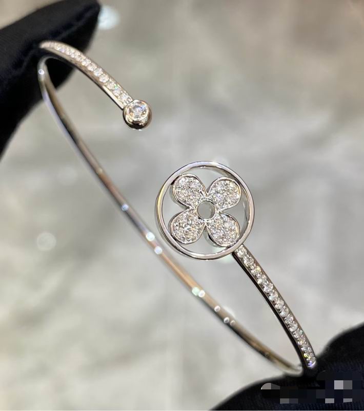 LV Bracelet  05yxs50 (2)