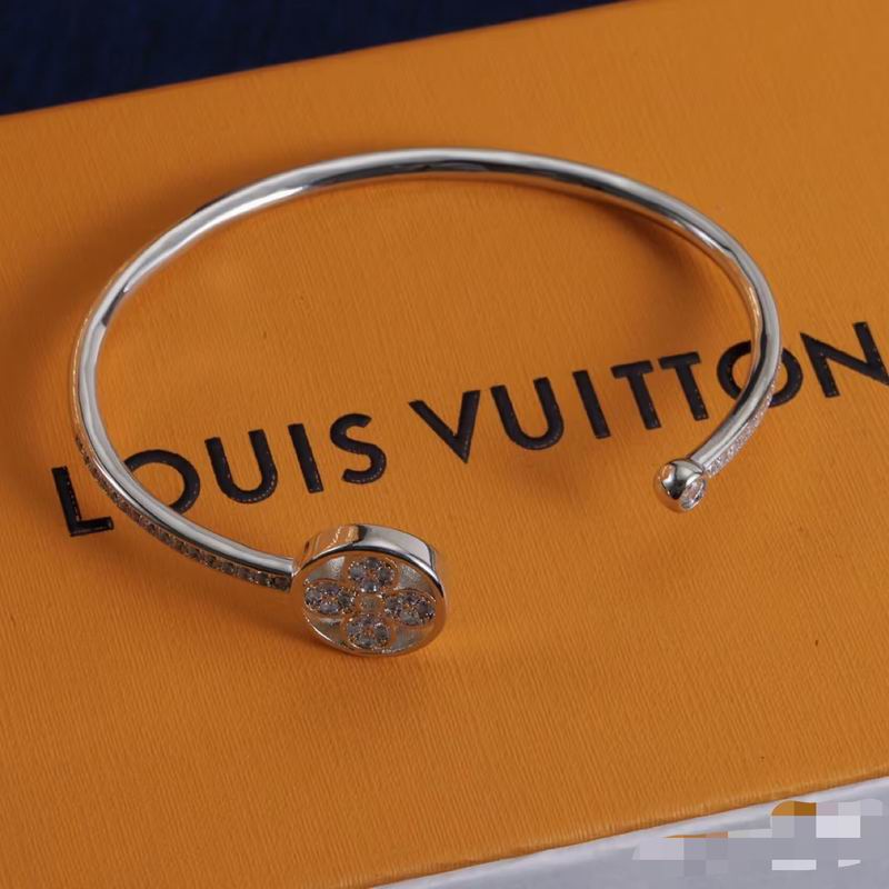 LV Bracelet  05yxs50 (3)