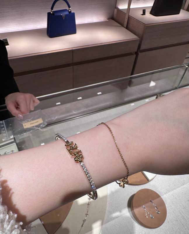 LV Bracelet  05yxs52 (3)