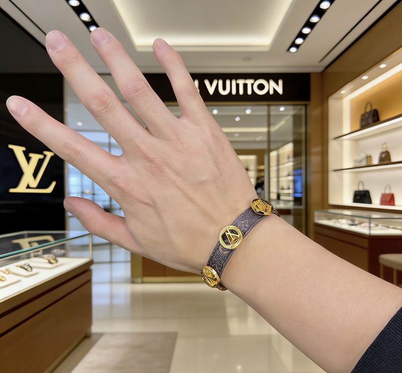 LV Bracelet  05yxs55 (8)